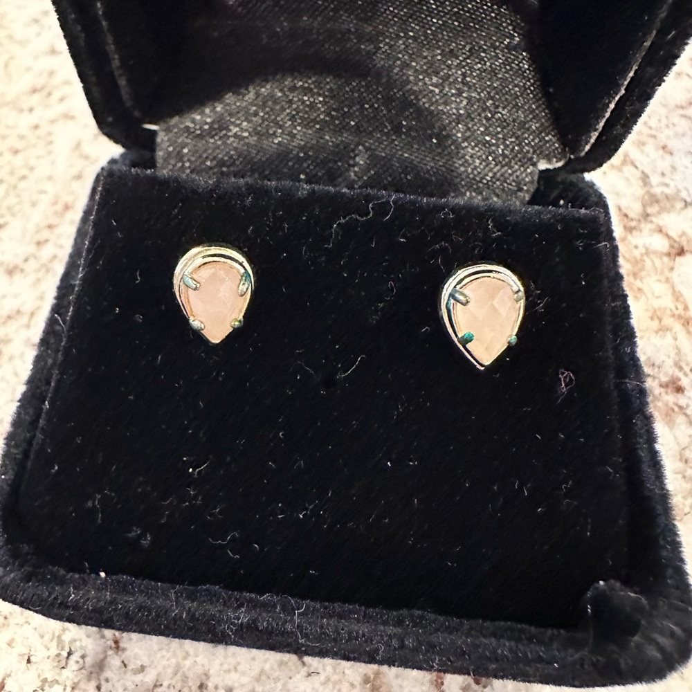 Kendra Scott Rose quartz pierced earrings
